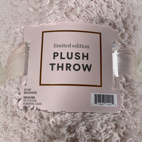 NWT - Plush Throw - Picture 3 of 5